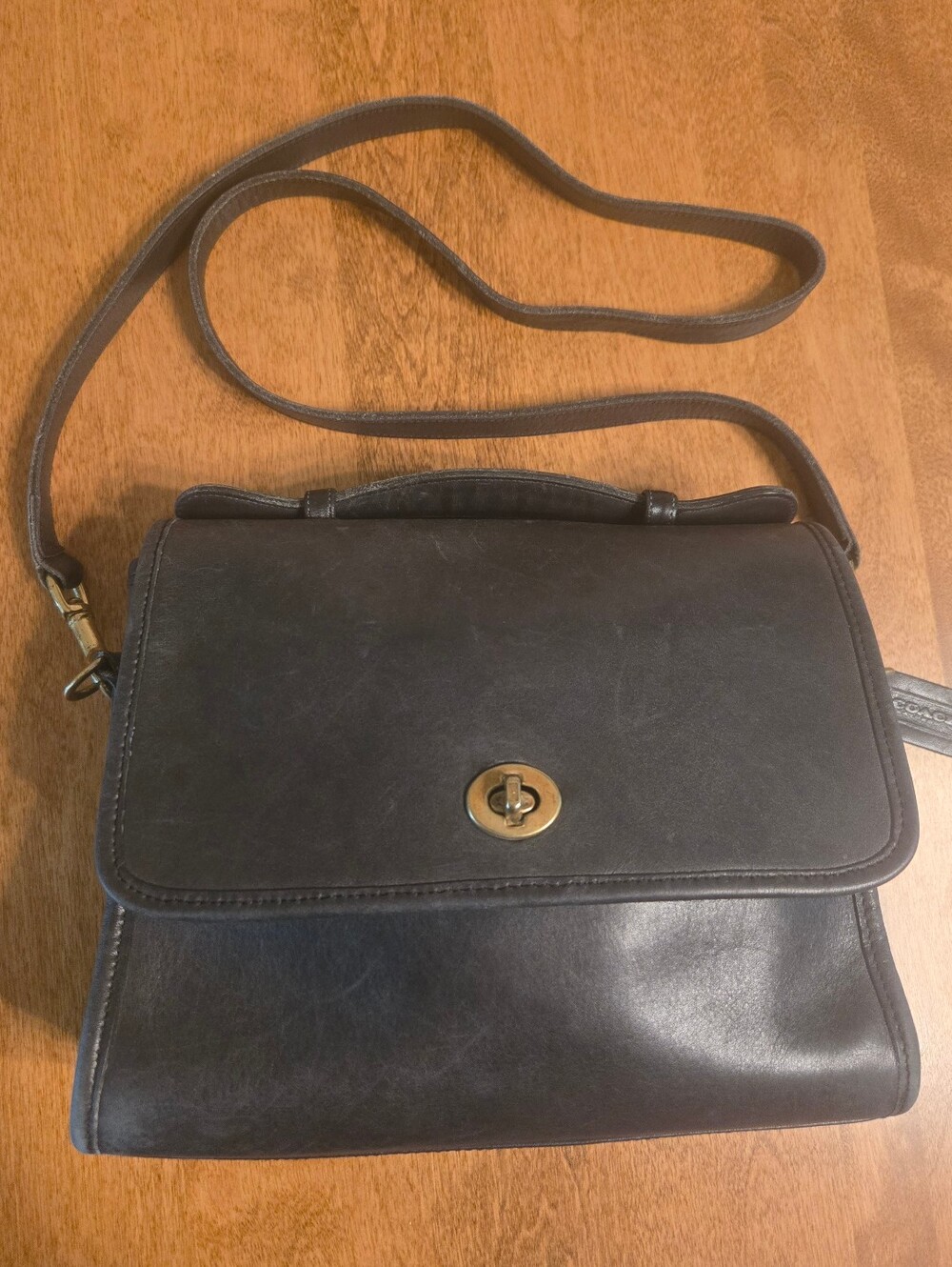 Vintage Coach Court Black Leather Turnlock Crossbody Bag 026-2008 Y2K